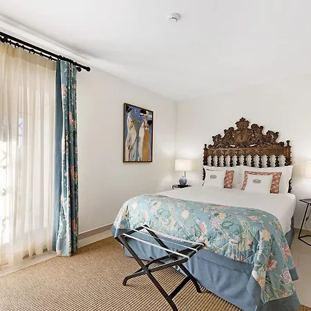 Liberal Wing Villa *